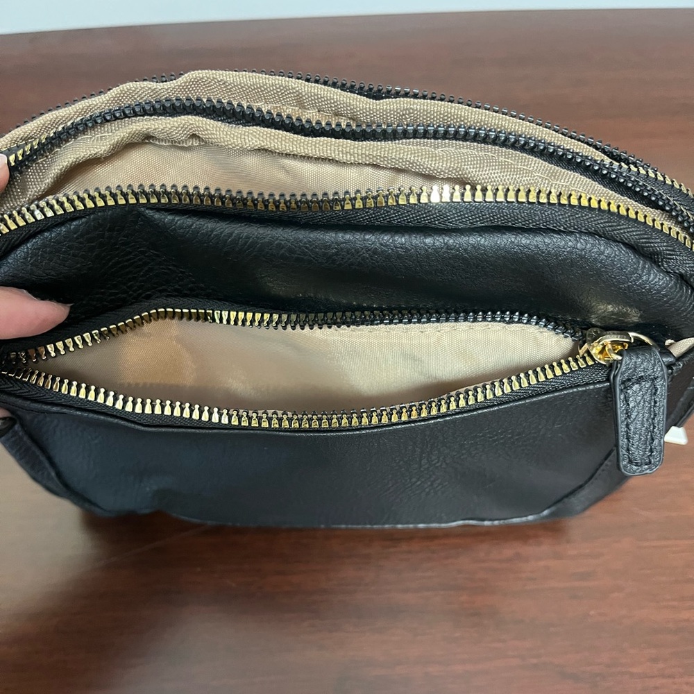 Black Crossbody/ Belt Bag Bag with Textured Leather Finish - Picture 4 of 4